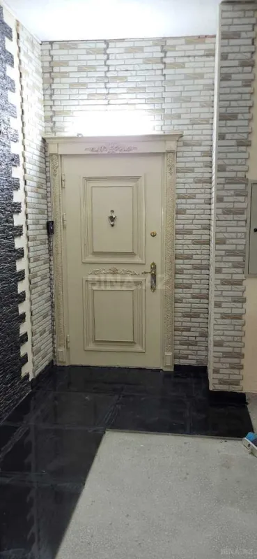 Satılır 4 otaqlı mənzil 140 m²