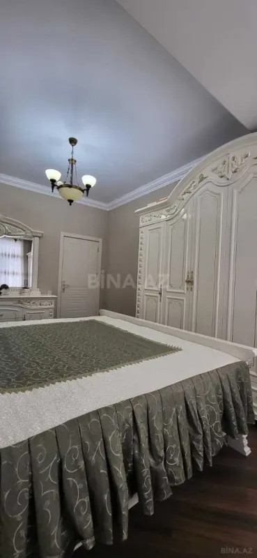 Satılır 4 otaqlı mənzil 140 m²