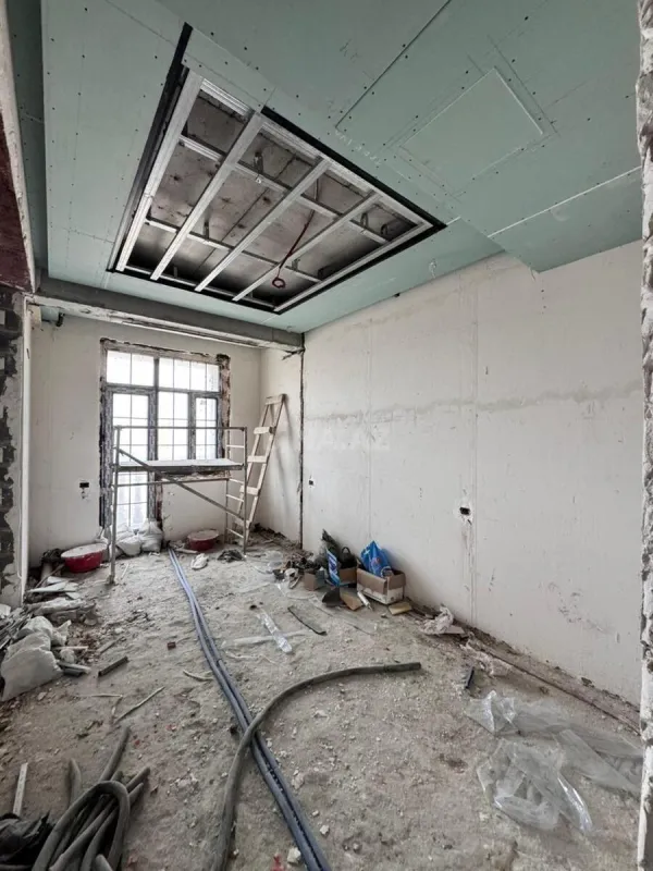 Satılır 4 otaqlı mənzil 250 m²