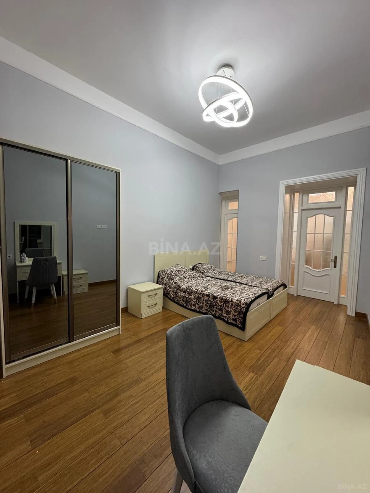 Kirayə verilir 2 otaqlı mənzil 90 m²