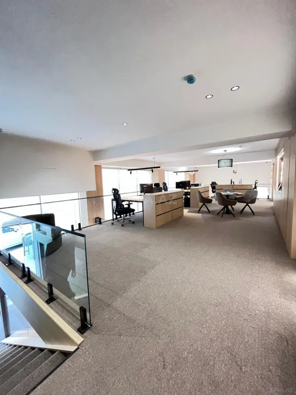 Satılır obyekt 214 m²