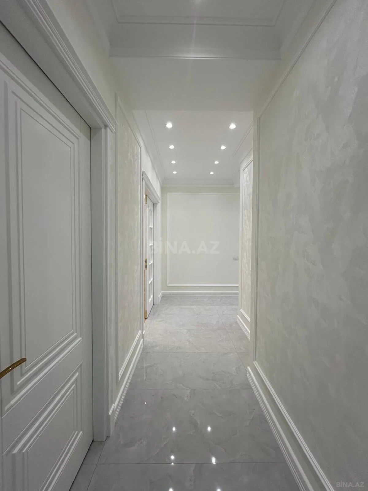 Satılır 4 otaqlı mənzil 170 m²