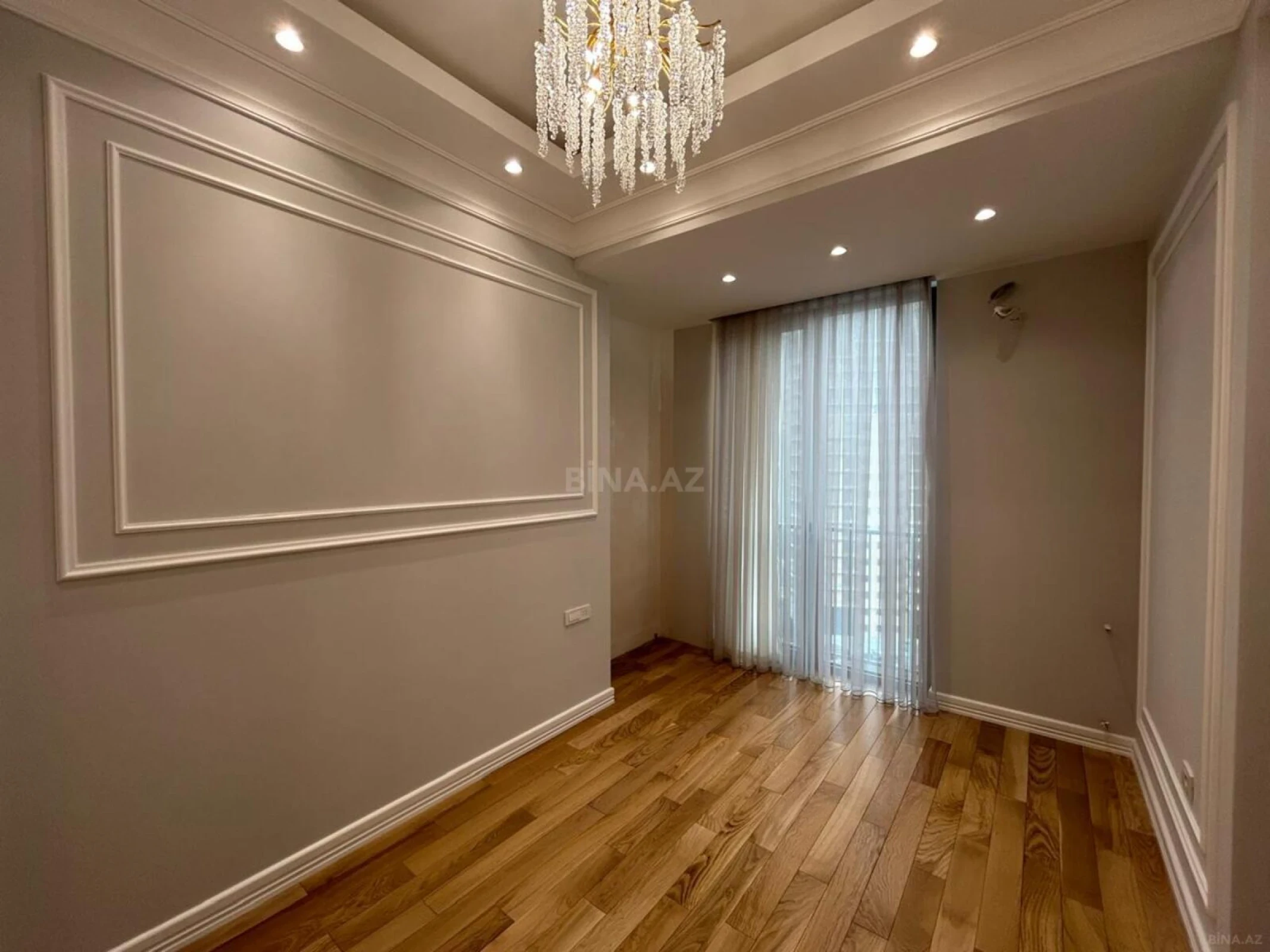 Satılır 4 otaqlı mənzil 170 m²