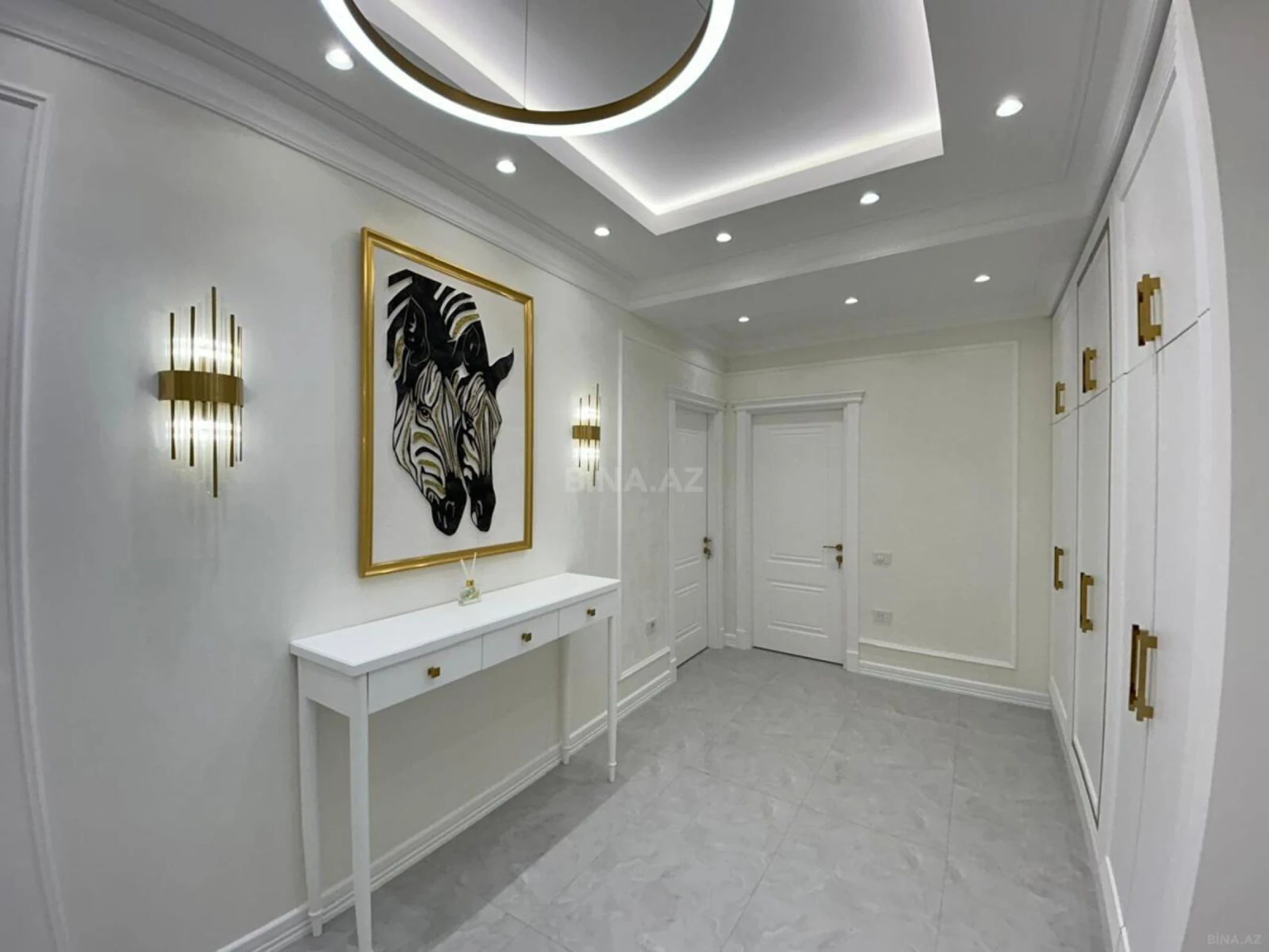 Satılır 4 otaqlı mənzil 170 m²