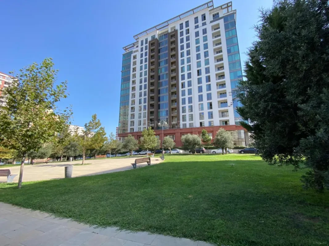 Satılır 4 otaqlı mənzil 170 m²