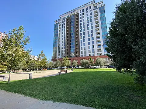 Satılır 4 otaqlı mənzil 170 m²