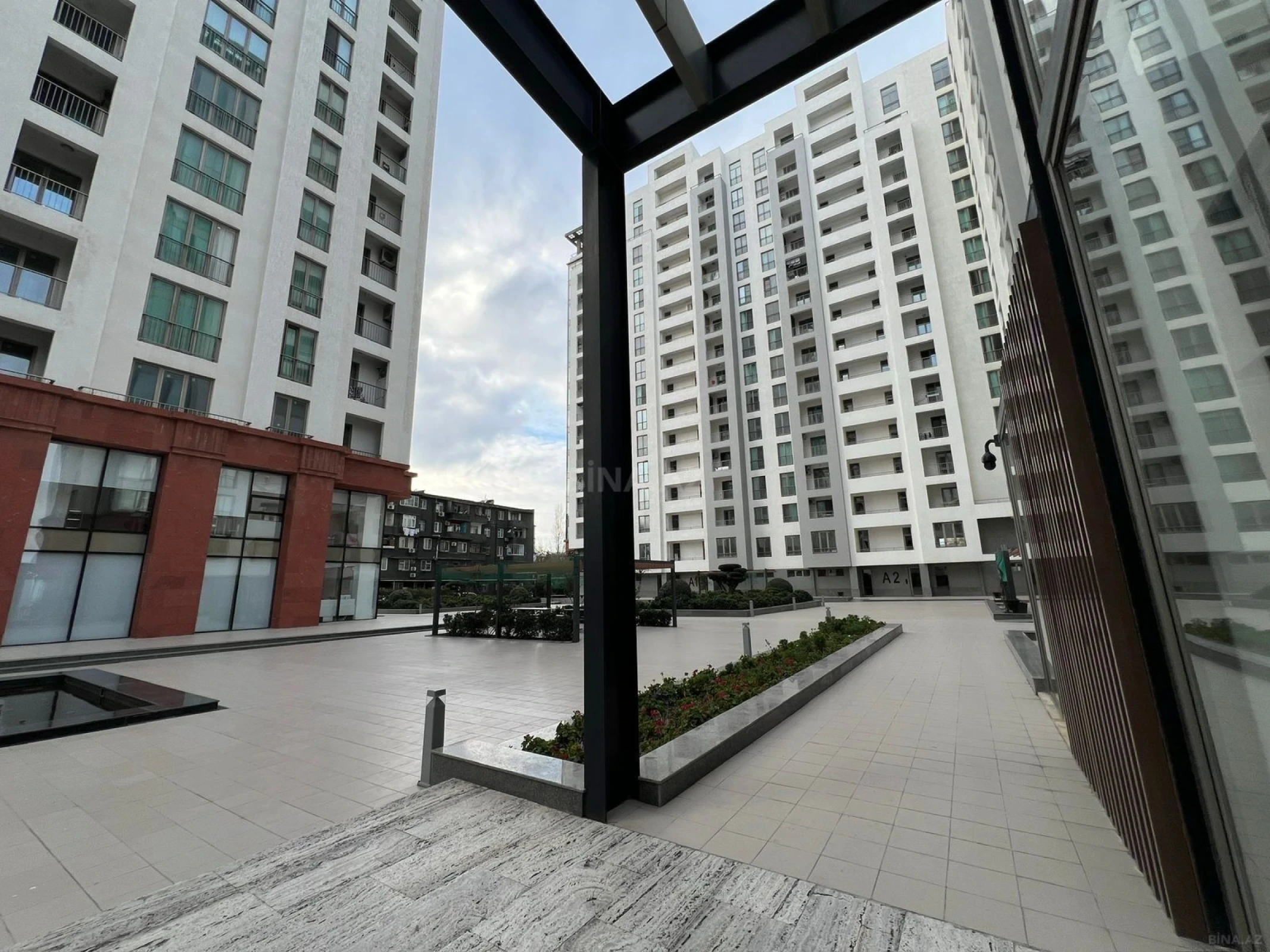 Satılır 4 otaqlı mənzil 170 m²