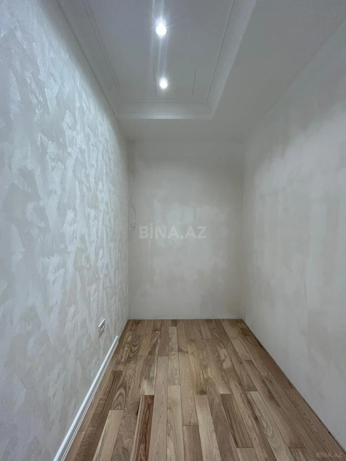 Satılır 4 otaqlı mənzil 170 m²