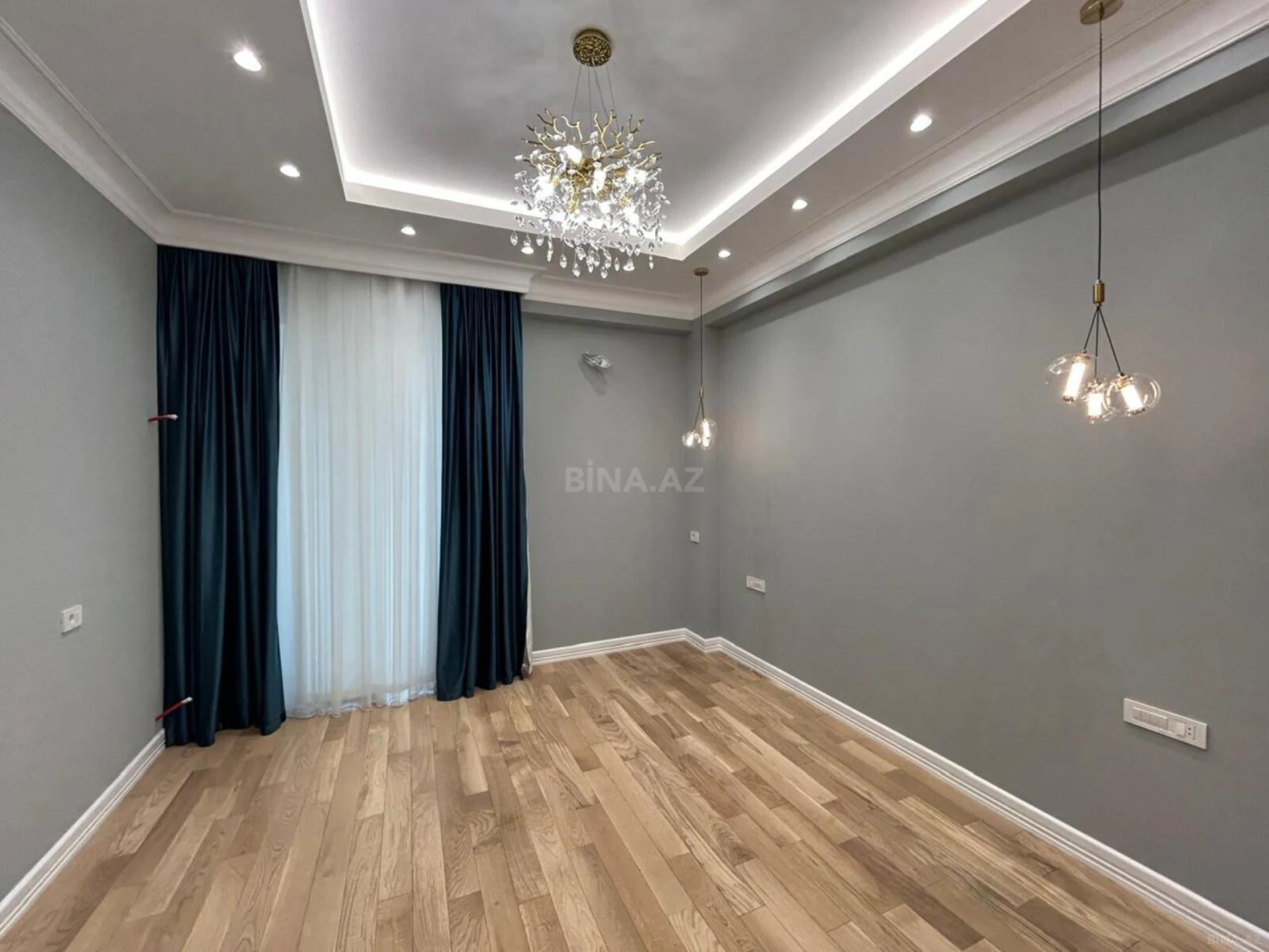 Satılır 4 otaqlı mənzil 170 m²