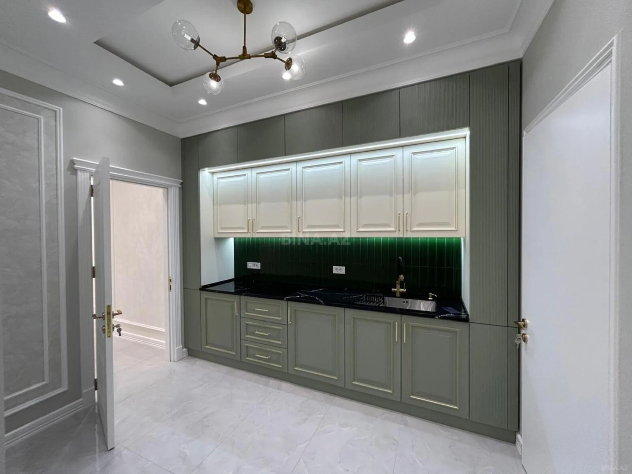 Satılır 4 otaqlı mənzil 170 m²