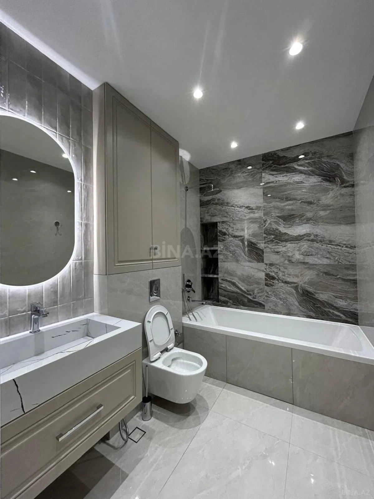 Satılır 4 otaqlı mənzil 170 m²