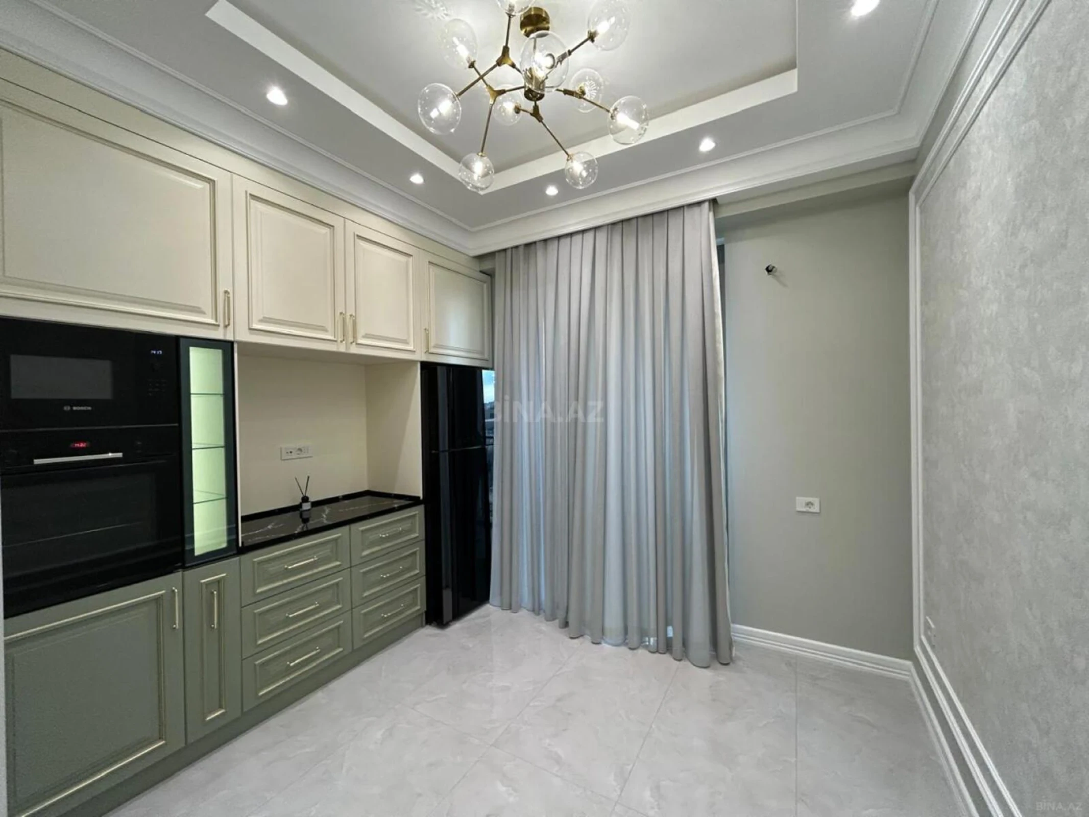 Satılır 4 otaqlı mənzil 170 m²