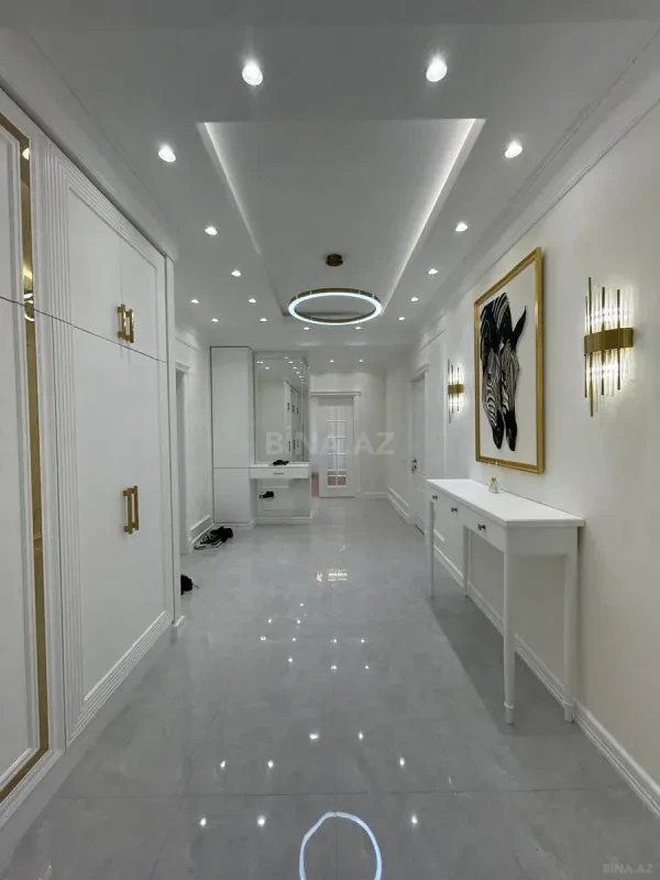Satılır 4 otaqlı mənzil 170 m²
