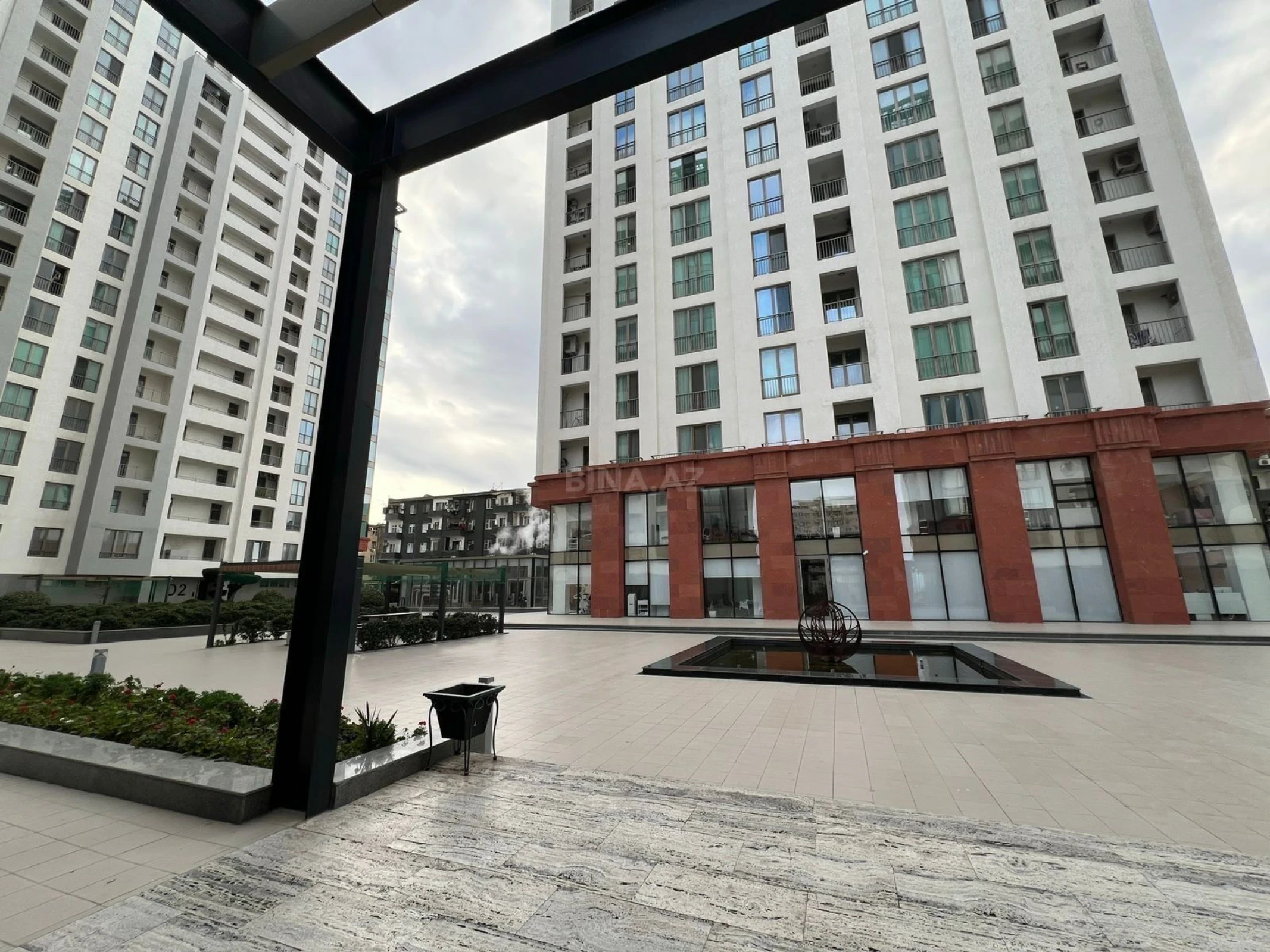 Satılır 4 otaqlı mənzil 170 m²