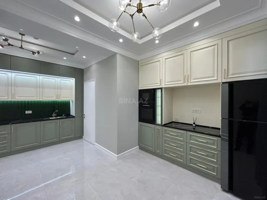 Satılır 4 otaqlı mənzil 170 m²