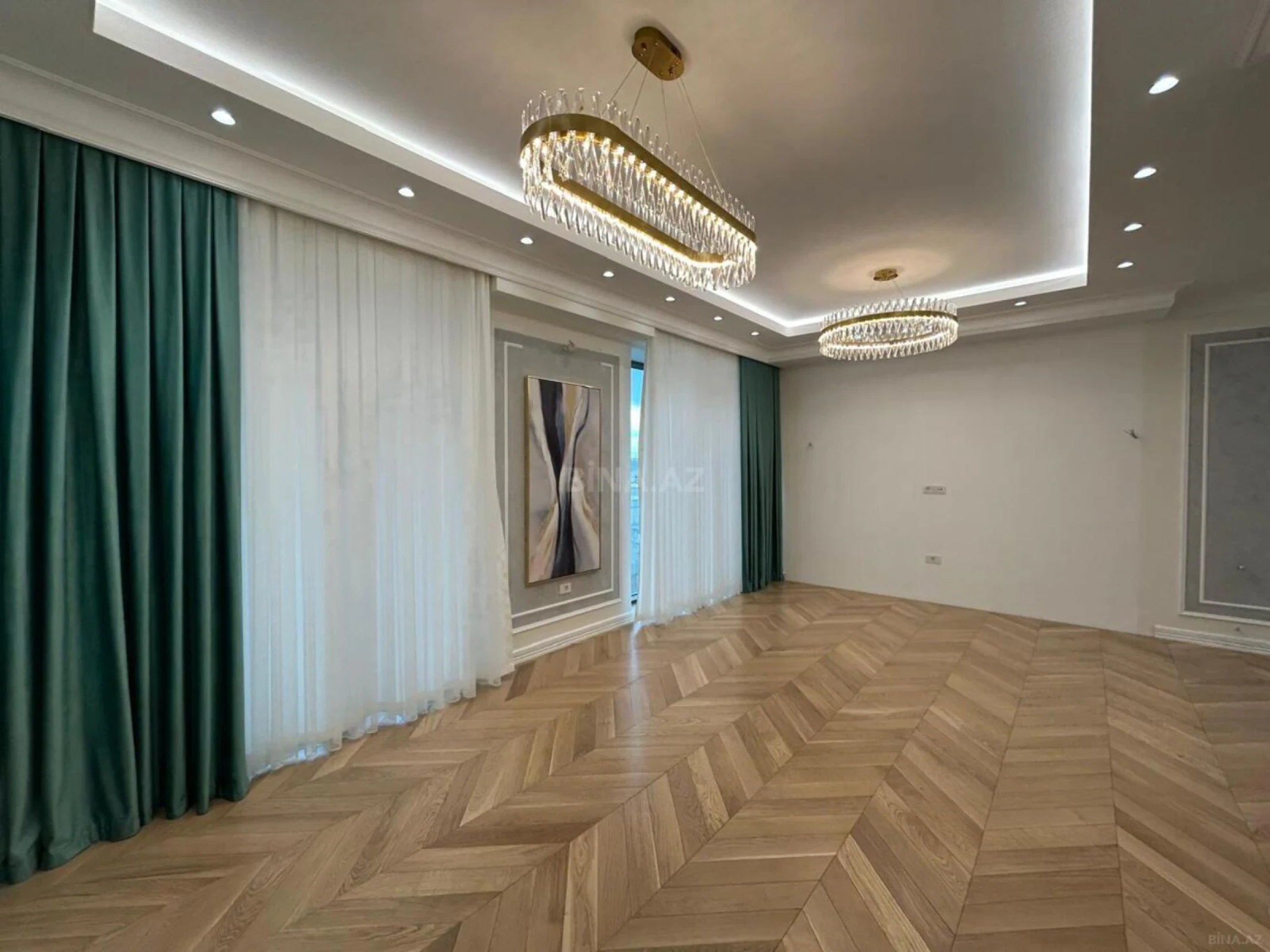 Satılır 4 otaqlı mənzil 170 m²