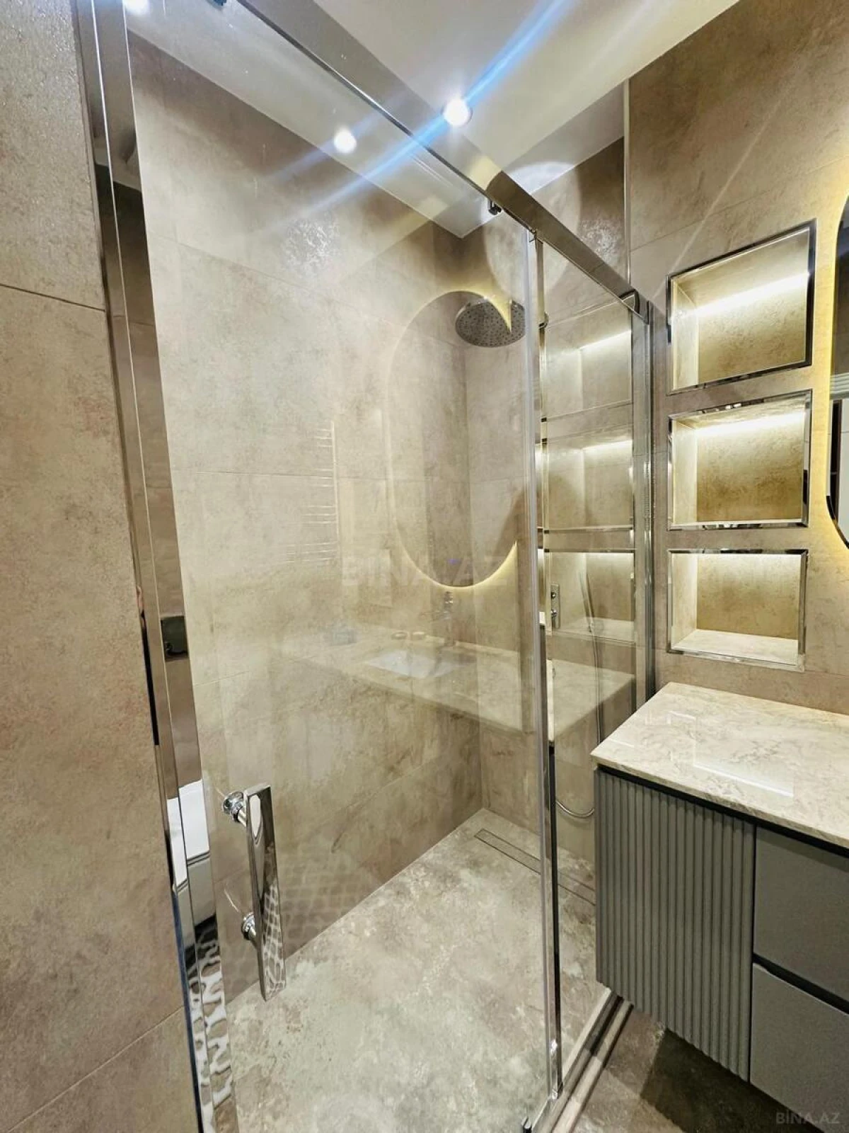 Satılır 2 otaqlı mənzil 72 m²