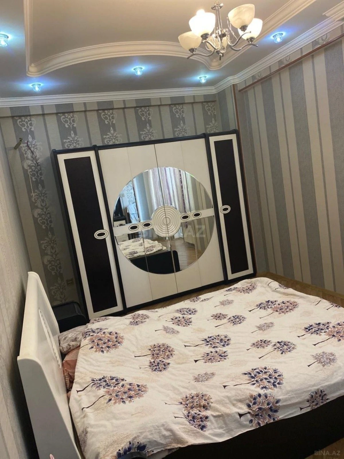 Satılır 2 otaqlı mənzil 105 m²