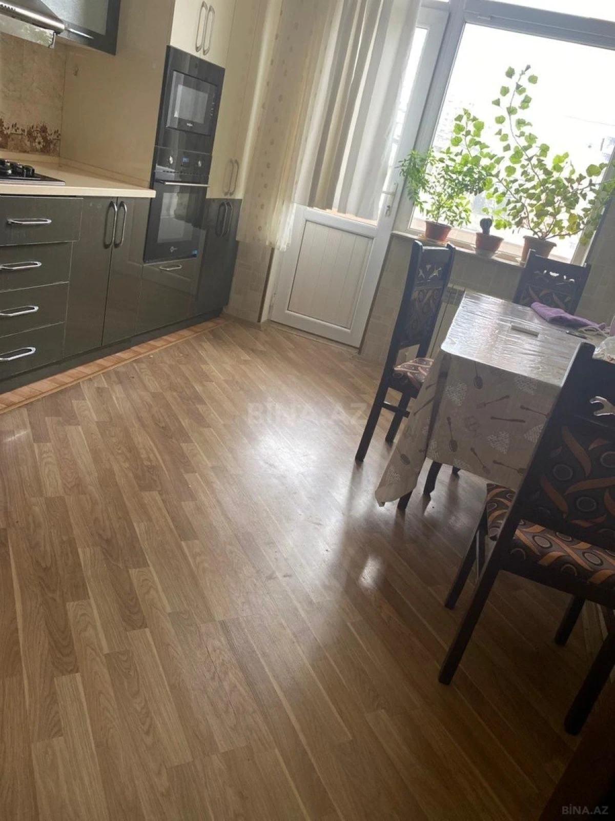 Satılır 2 otaqlı mənzil 105 m²