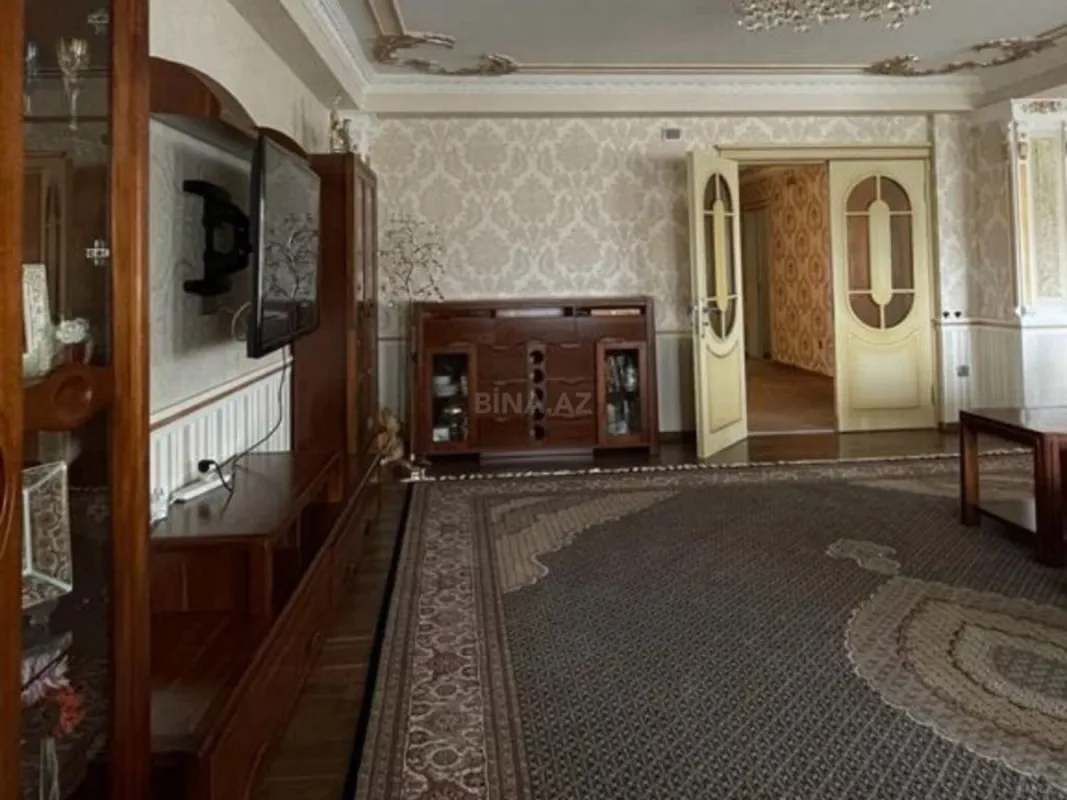 Satılır 5 otaqlı mənzil 250 m²