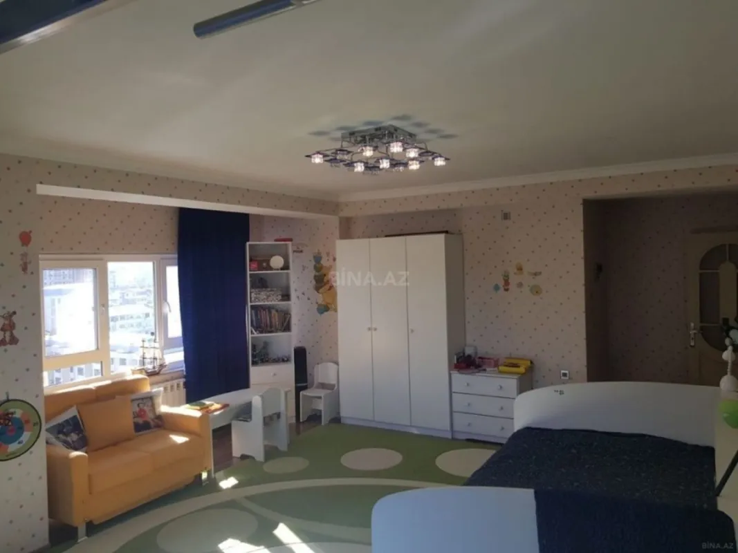 Satılır 5 otaqlı mənzil 250 m²