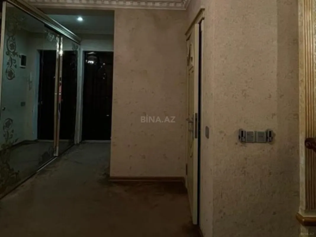 Satılır 5 otaqlı mənzil 250 m²