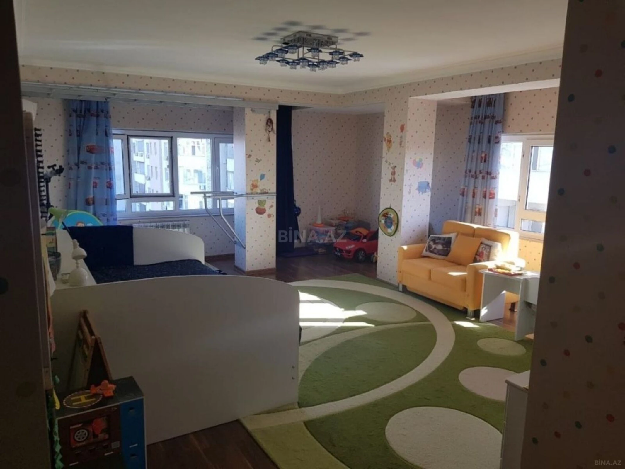 Satılır 5 otaqlı mənzil 250 m²