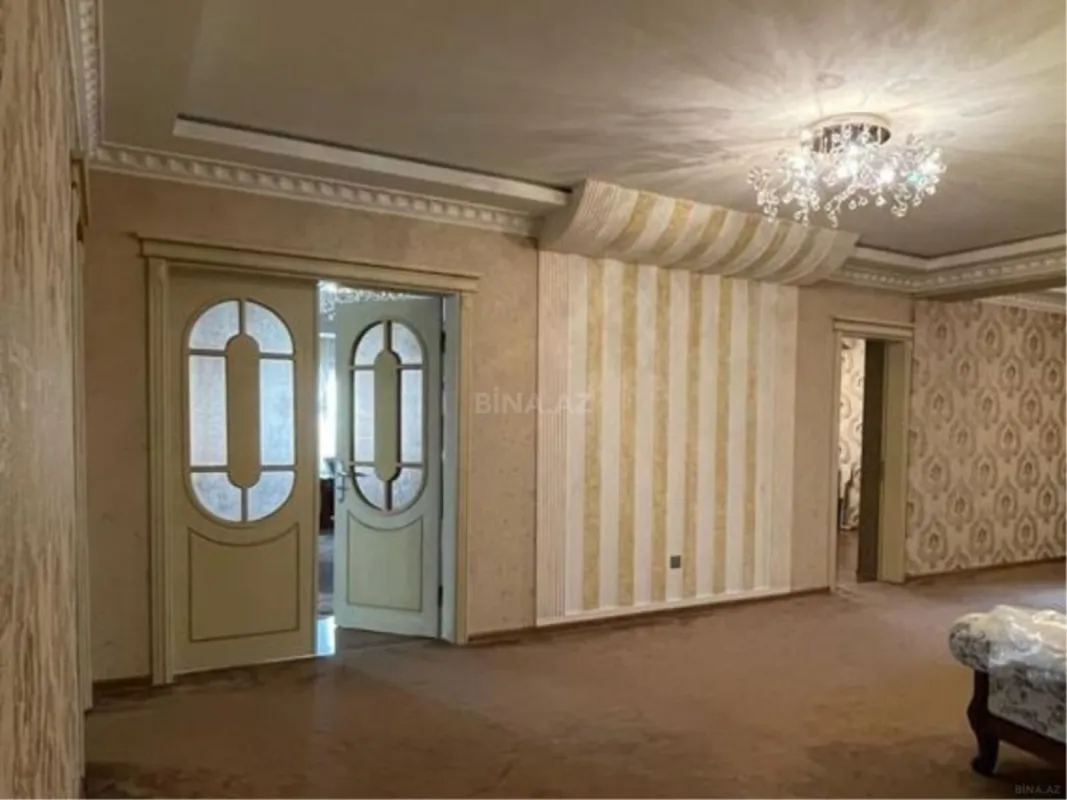 Satılır 5 otaqlı mənzil 250 m²