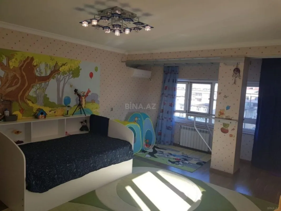 Satılır 5 otaqlı mənzil 250 m²