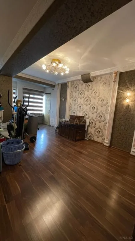 Satılır 5 otaqlı mənzil 250 m²