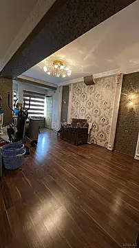 Satılır 5 otaqlı mənzil 250 m²
