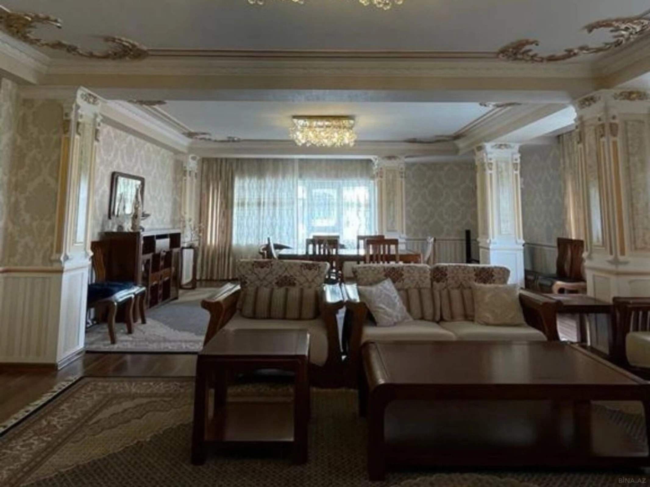 Satılır 5 otaqlı mənzil 250 m²