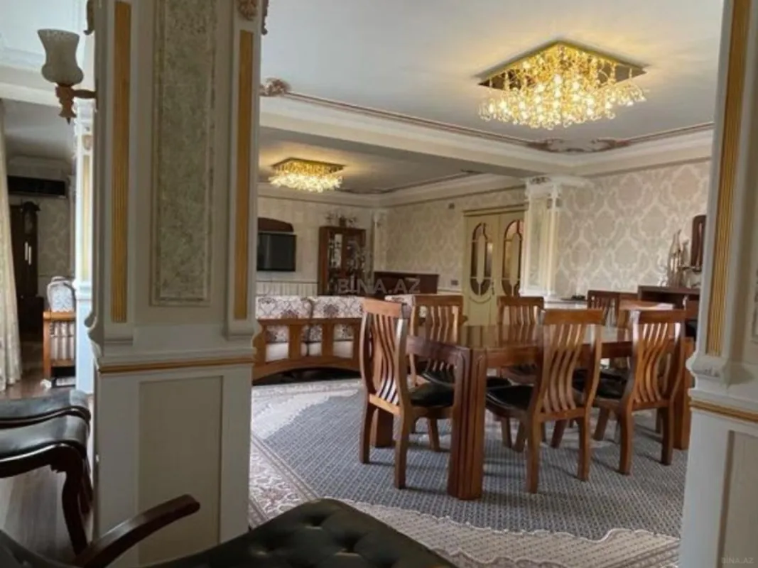 Satılır 5 otaqlı mənzil 250 m²