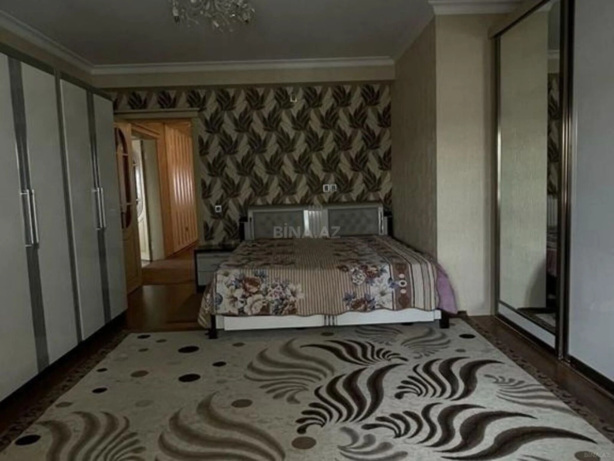 Satılır 5 otaqlı mənzil 250 m²