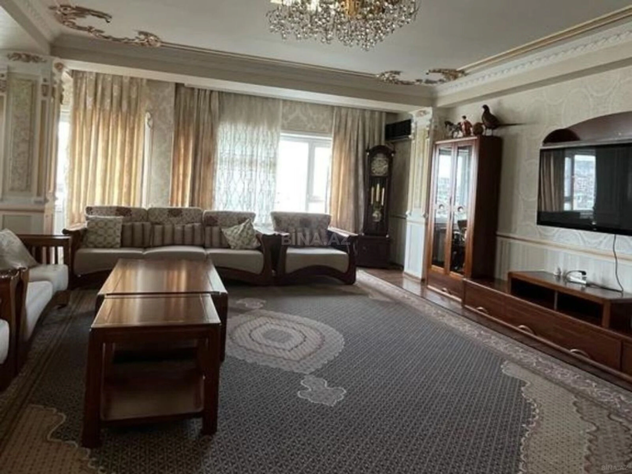 Satılır 5 otaqlı mənzil 250 m²