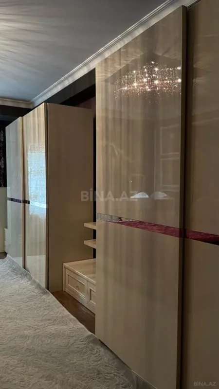 Satılır 5 otaqlı mənzil 250 m²