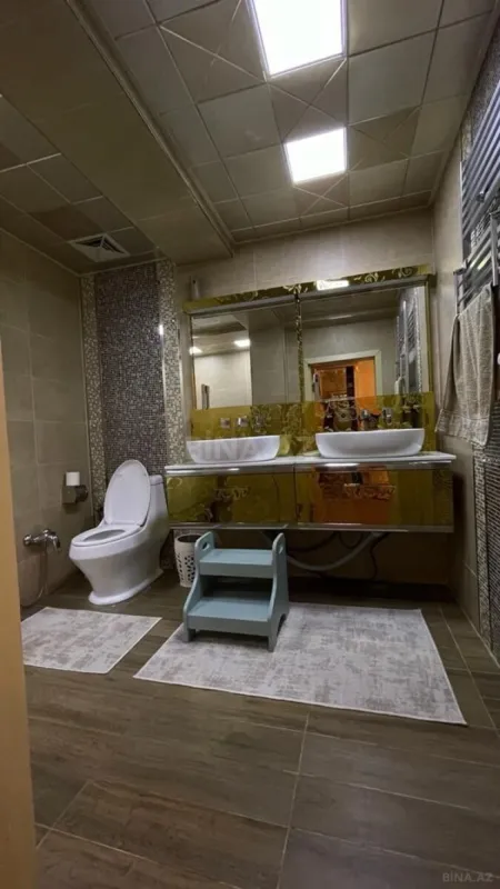 Satılır 5 otaqlı mənzil 250 m²