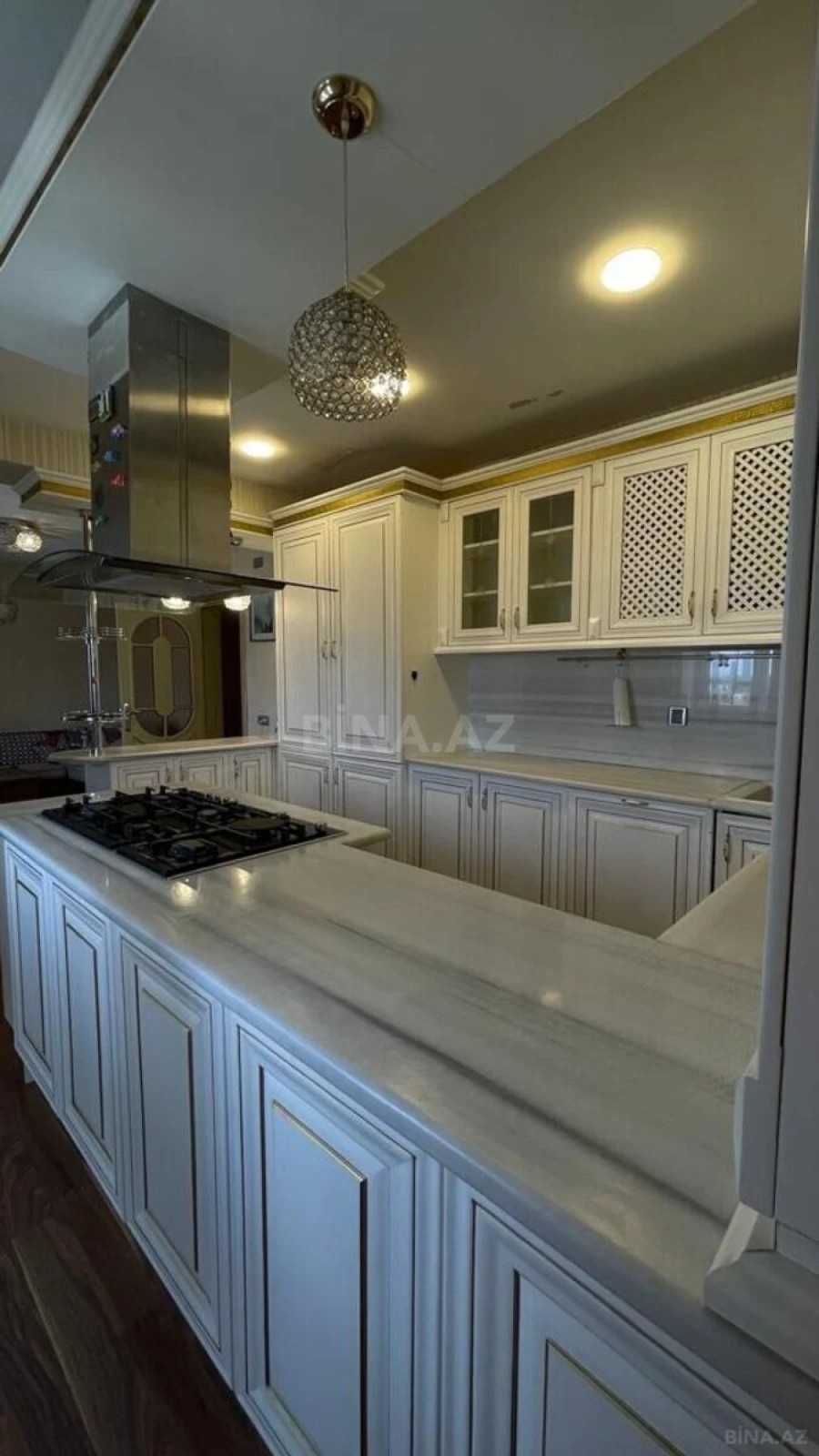 Satılır 5 otaqlı mənzil 250 m²