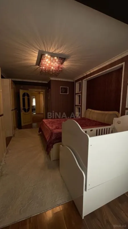 Satılır 5 otaqlı mənzil 250 m²