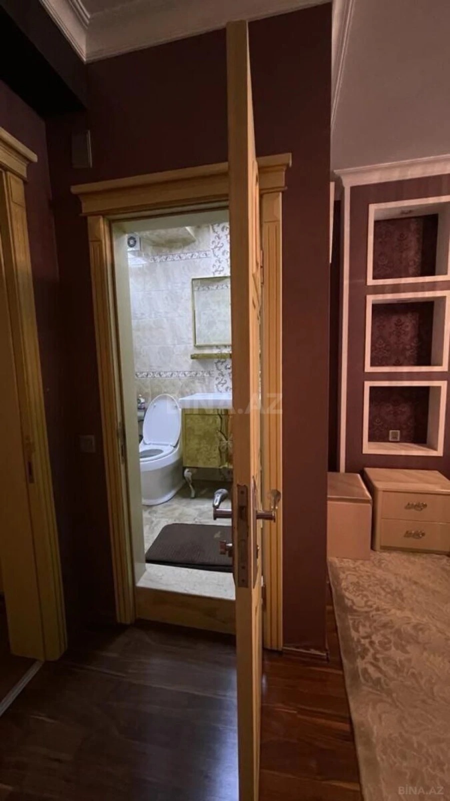 Satılır 5 otaqlı mənzil 250 m²