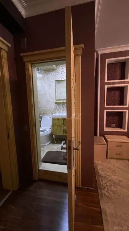 Satılır 5 otaqlı mənzil 250 m²