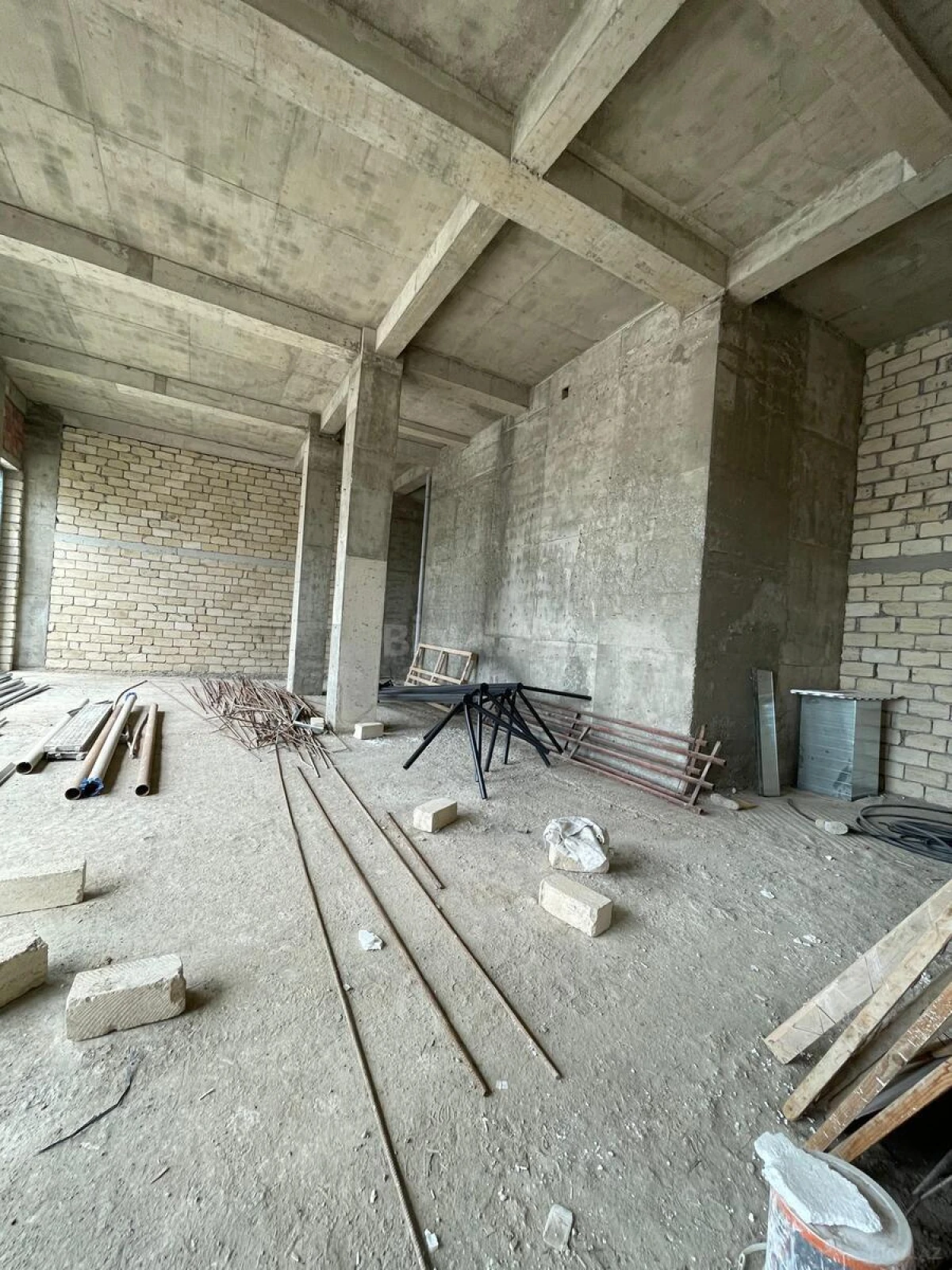 Kirayə verilir obyekt 140 m²