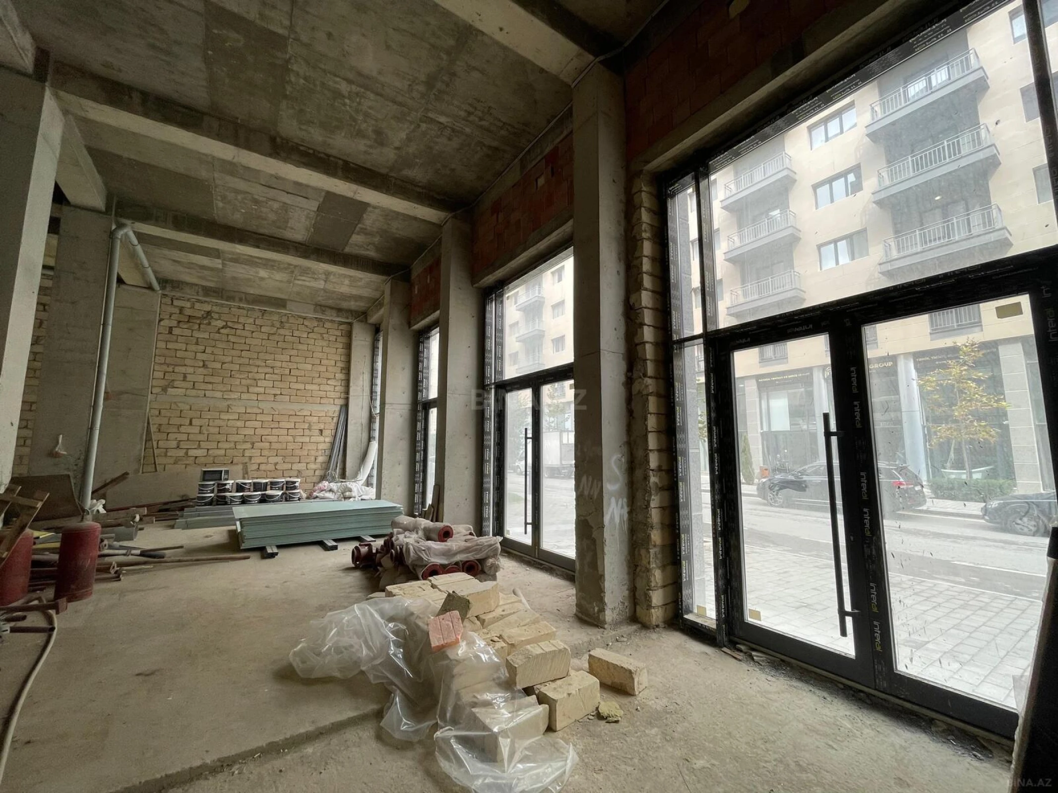 Kirayə verilir obyekt 140 m²