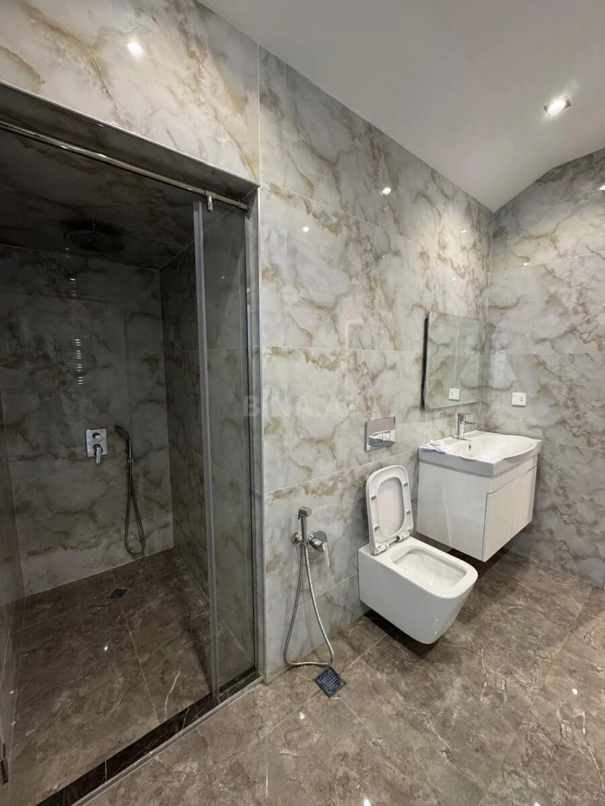 Satılır 4 otaqlı həyət evi 150 m²