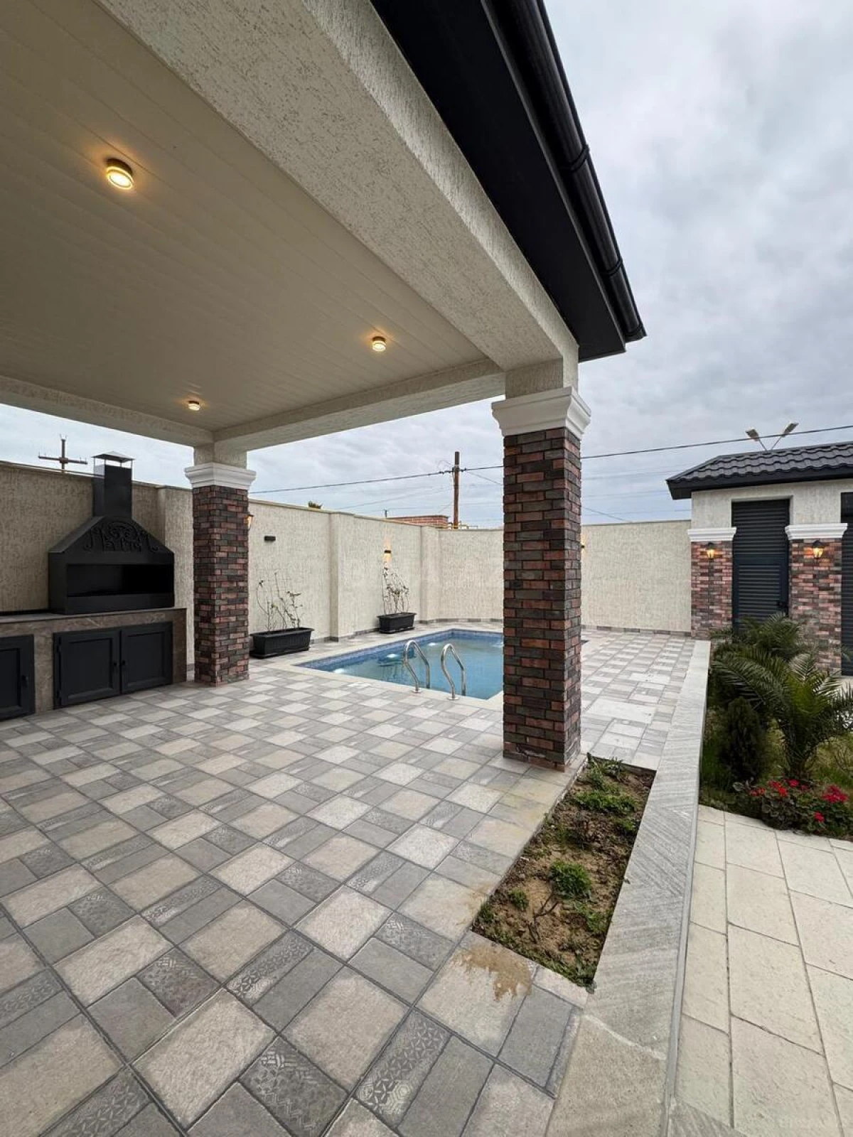 Satılır 4 otaqlı həyət evi 150 m²