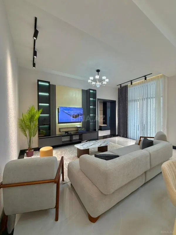 Satılır 5 otaqlı həyət evi 300 m²