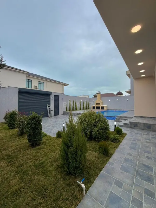 Satılır 5 otaqlı həyət evi 300 m²