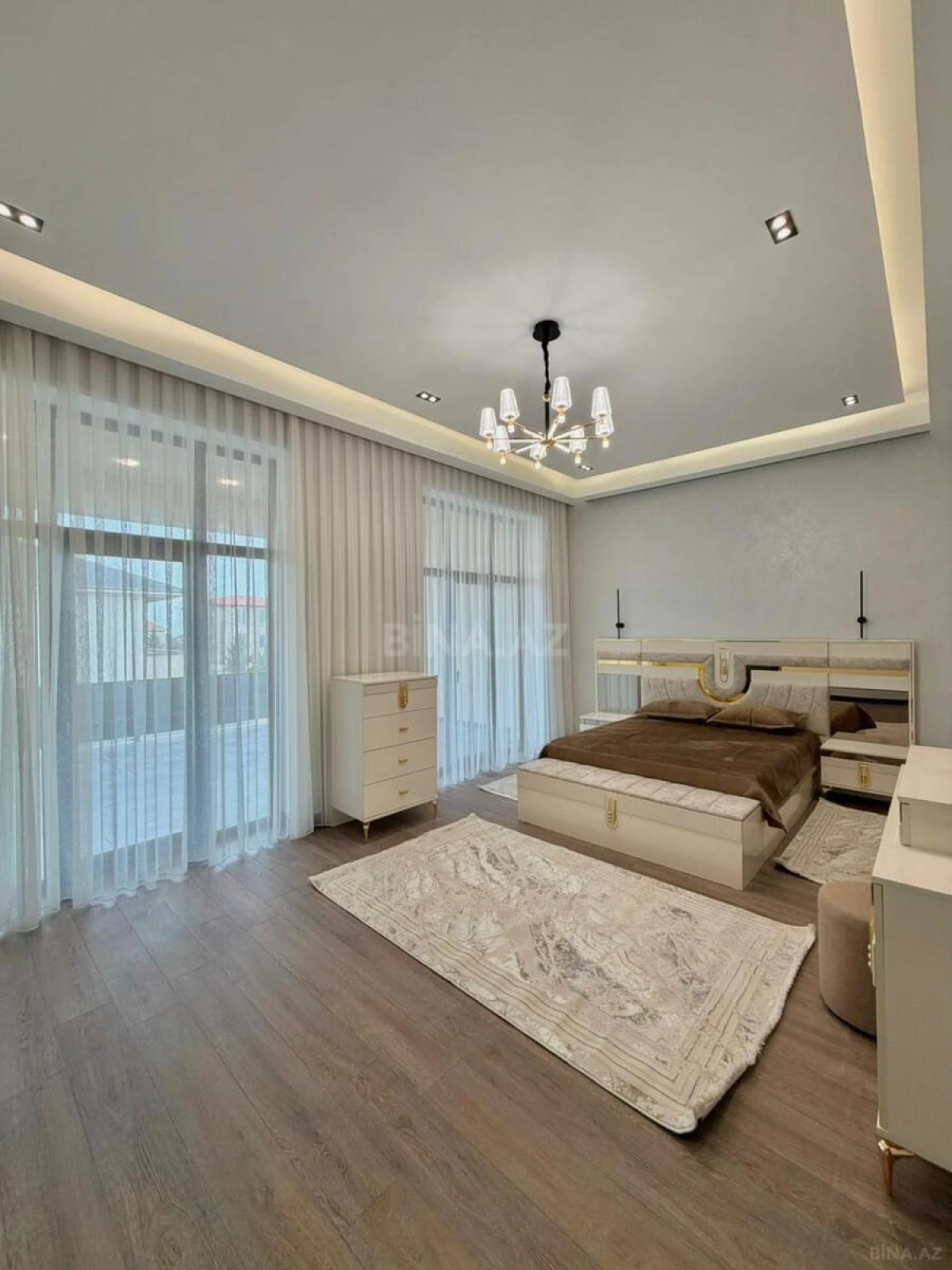 Satılır 5 otaqlı həyət evi 300 m²