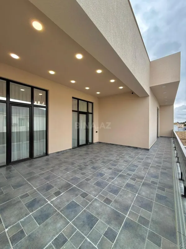 Satılır 5 otaqlı həyət evi 300 m²