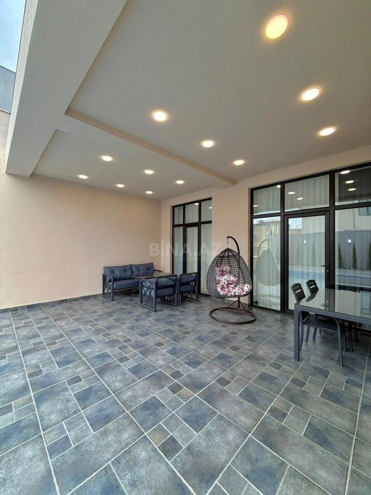 Satılır 5 otaqlı həyət evi 300 m²